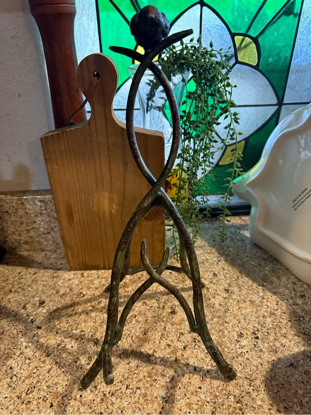 Vintage Wrought-Iron Bird Cookbook Stand – Rustic Kitchen Display Easel